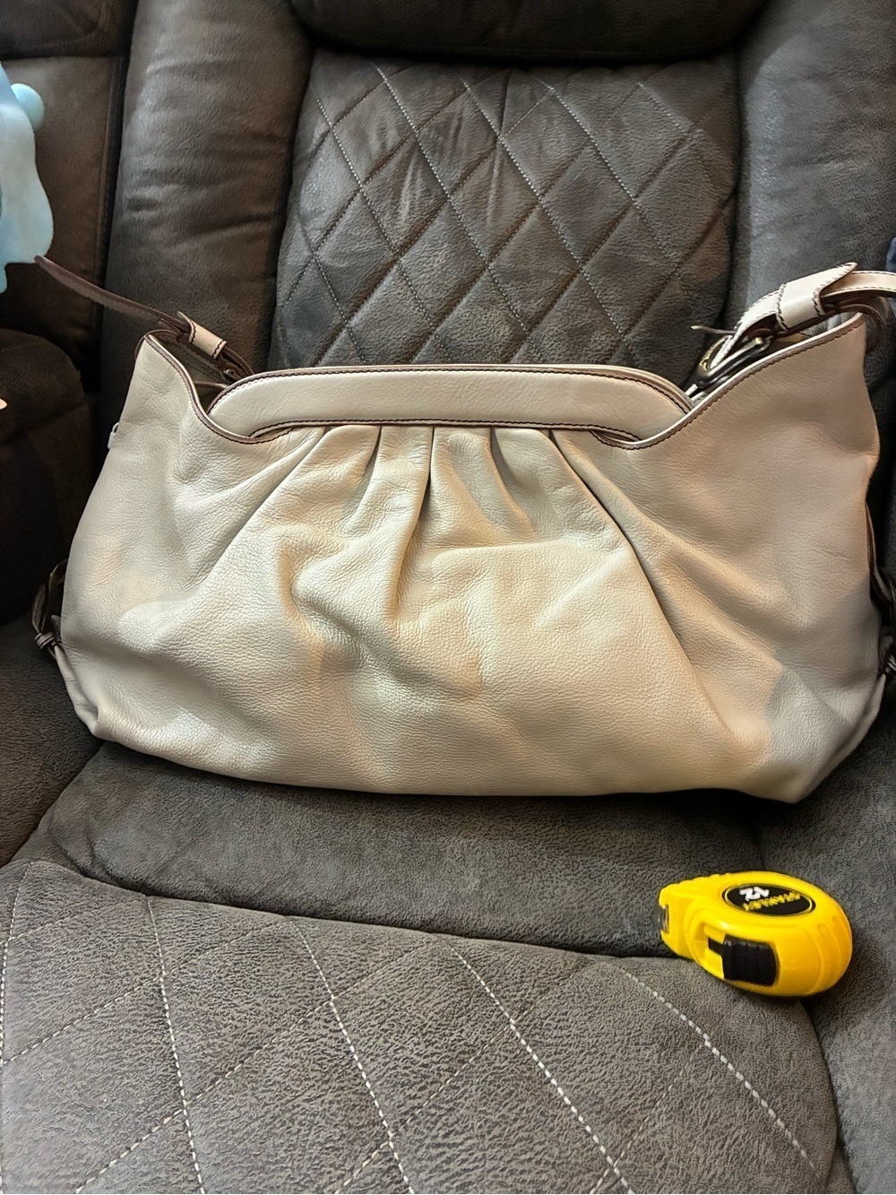 Authentic Fendi Women’s Soft Leather Shoulder Bag in Light Gray - Picture 3 of 10